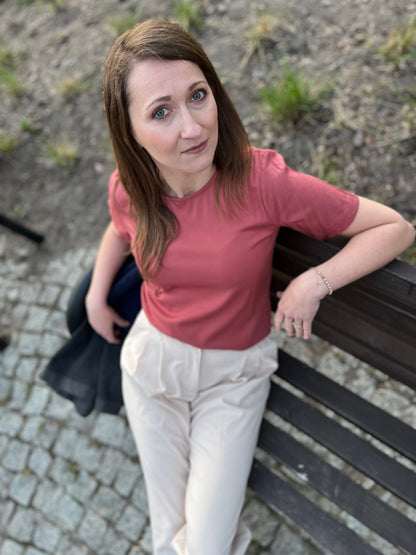 Bluzka VERO | Koralowa - Elegancka baza z wiskozy