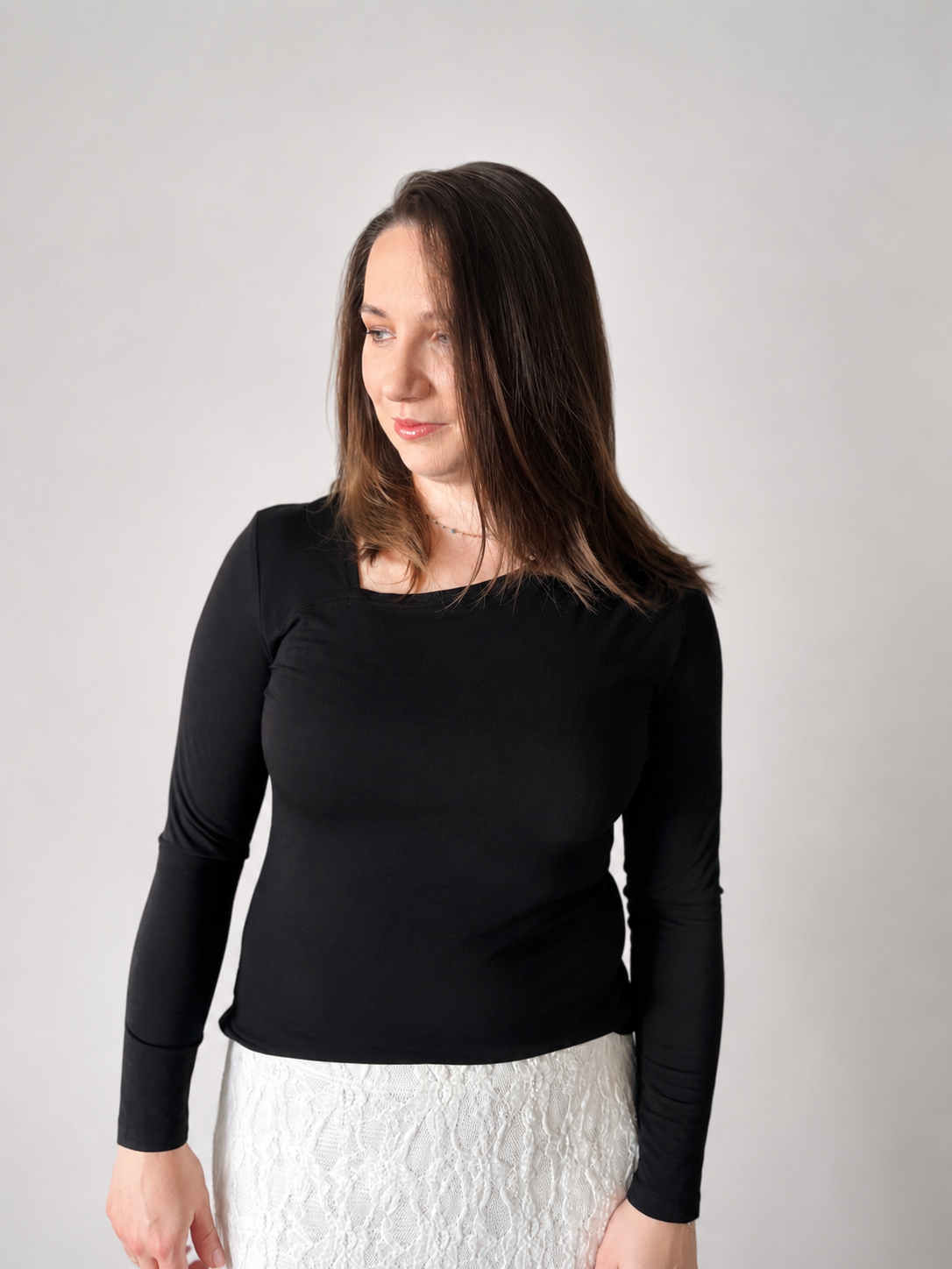 Bluzka Longsleeve Bambusowy z asymetrycznym dekoltem | LUVA | czarna