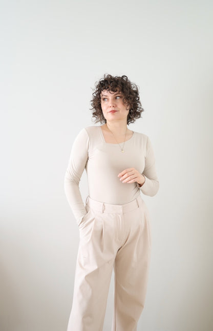 Bluzka Longsleeve Bambusowy z asymetrycznym dekoltem | LUVA | beż