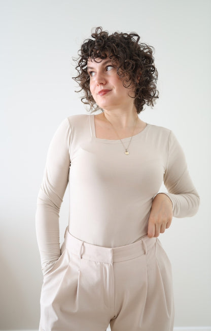 Bluzka Longsleeve Bambusowy z asymetrycznym dekoltem | LUVA | beż
