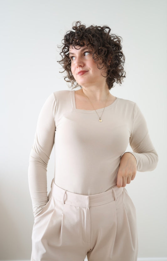 Bluzka Longsleeve Bambusowy z asymetrycznym dekoltem | LUVA | beż
