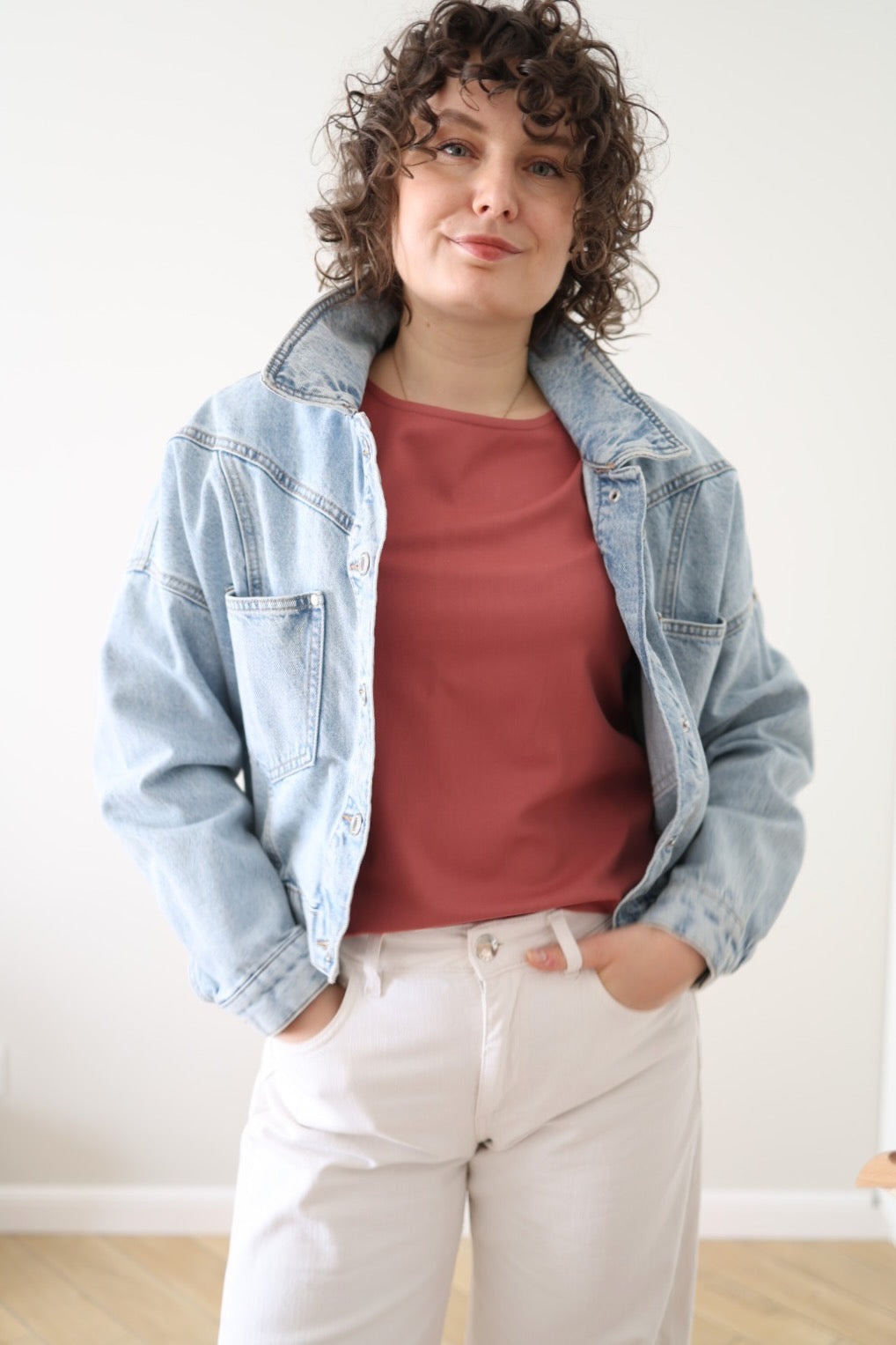 Bluzka VERO | Koralowa - Elegancka baza z wiskozy