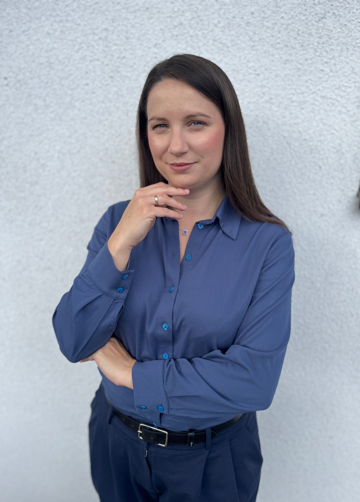 Koszula Wiskozowa – Ponadczasowy i Prosty Basic z Rozcięciami | niebieska