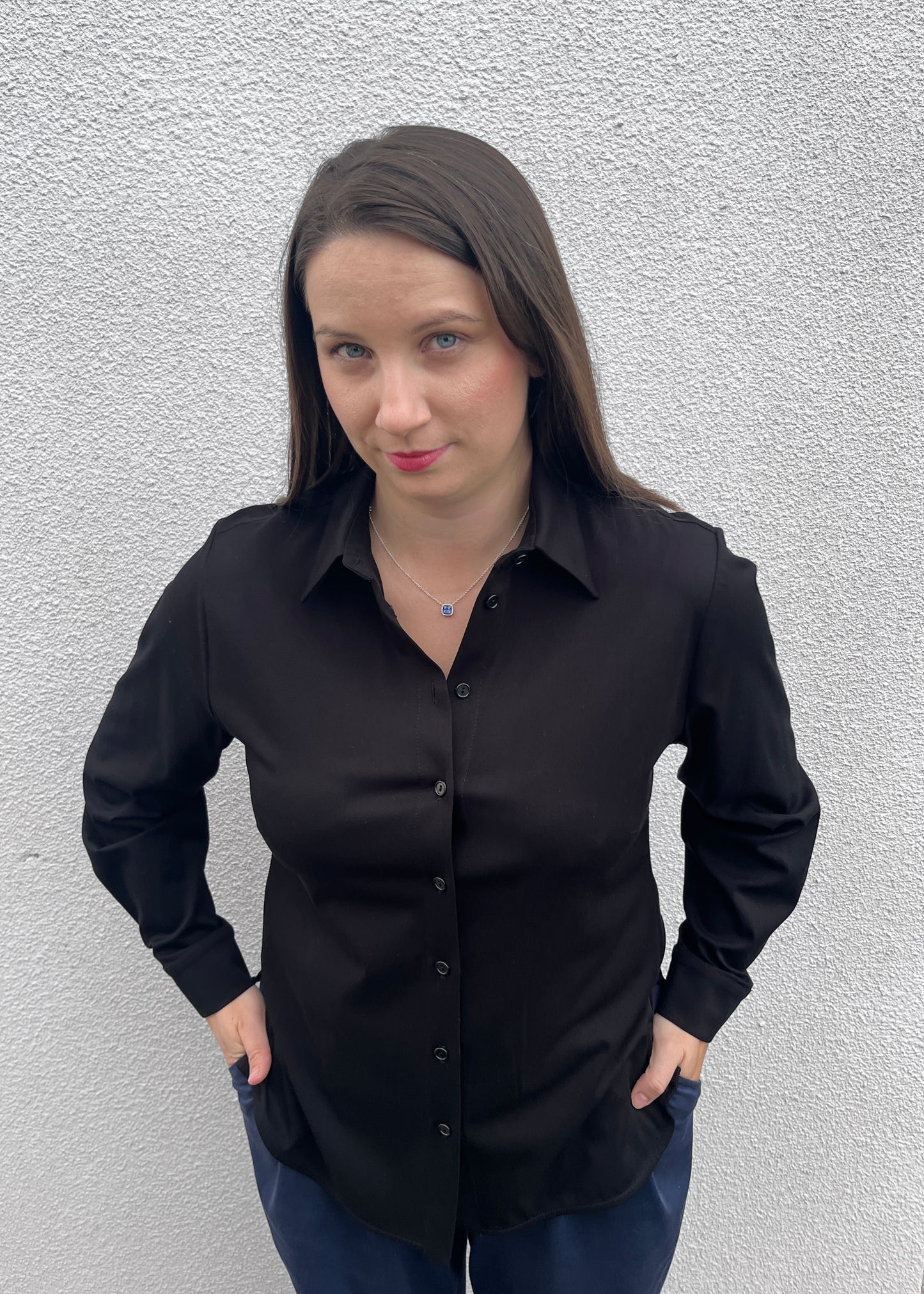 Koszula Wiskozowa – Ponadczasowy i Prosty Basic z Rozcięciami | czarny