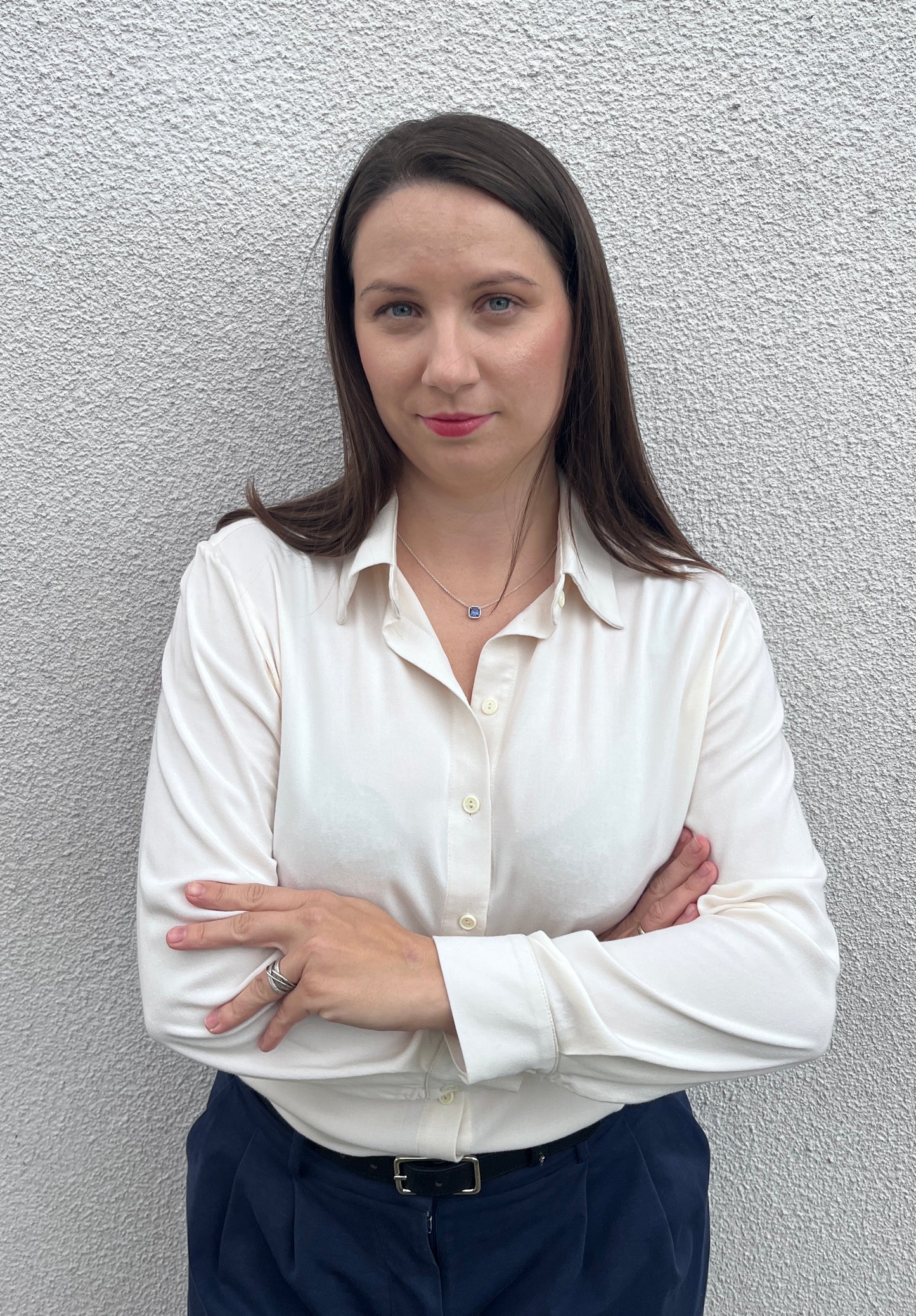 Koszula Wiskozowa – Ponadczasowy i Prosty Basic z Rozcięciami | ecru