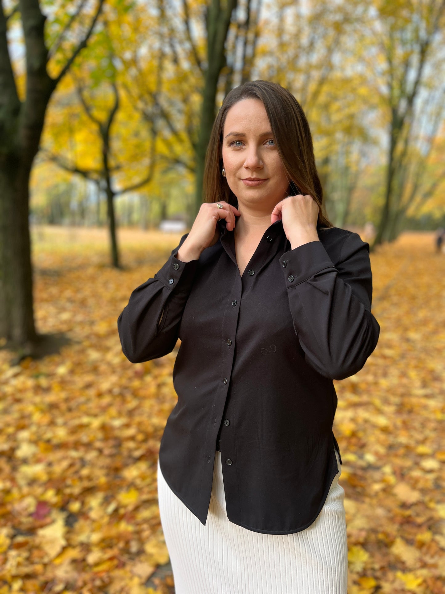 Koszula Wiskozowa – Ponadczasowy i Prosty Basic z Rozcięciami | czarny