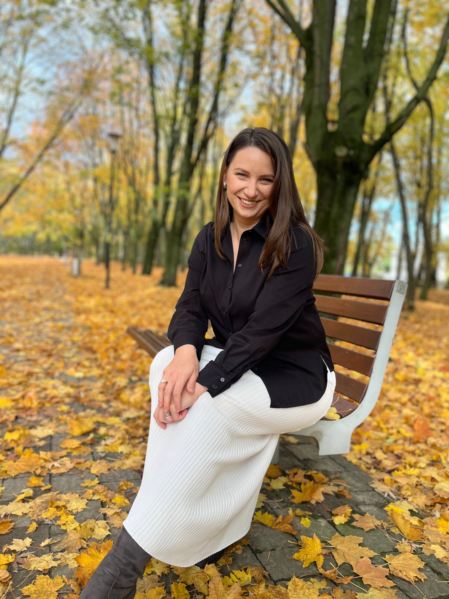Koszula Wiskozowa – Ponadczasowy i Prosty Basic z Rozcięciami | czarny
